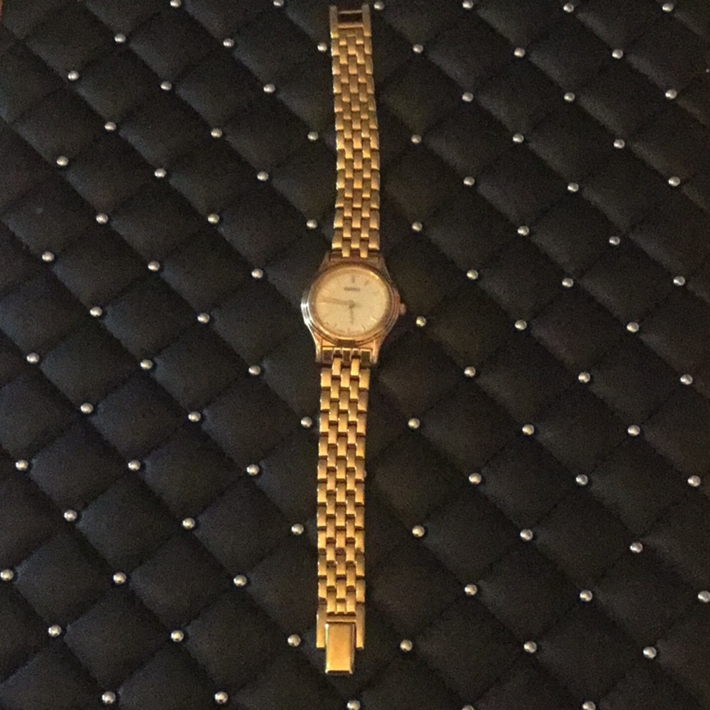 Seiko Womens Solar Dress Watch GoldTone Champagne